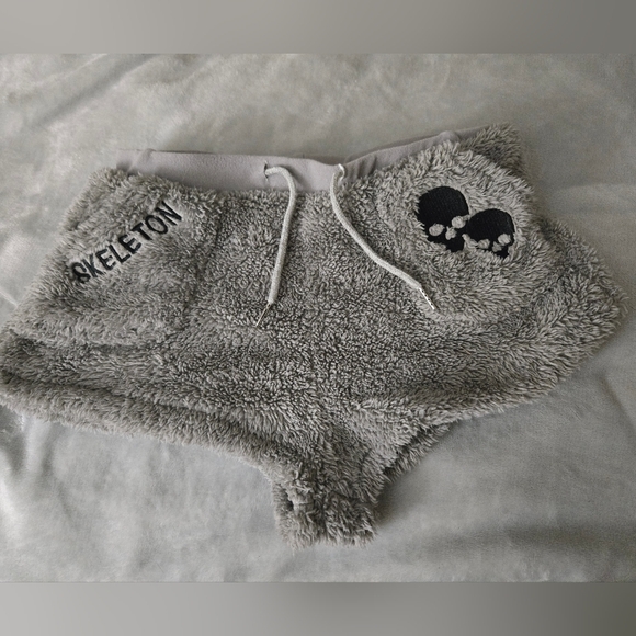 Hoodie and shorts set - Picture 3 of 3